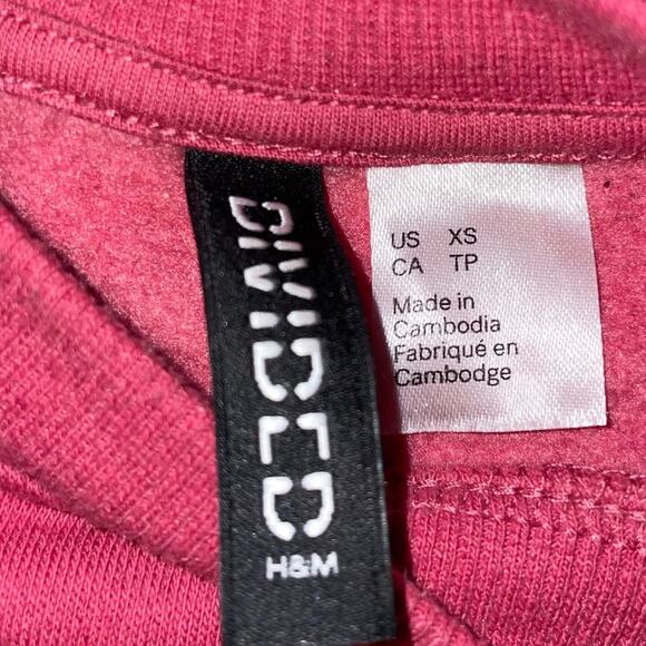 H&M Divided Pink Crewneck Sweater Size Xsmall - Picture 3 of 5